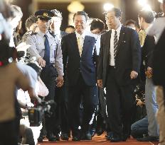 Ozawa to decide on whether to leave ruling DPJ