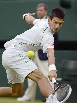 Djokovic advances to 4th round at Wimbledon