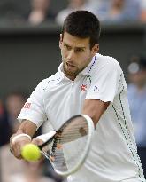 Djokovic advances to 4th round at Wimbledon