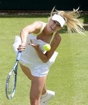 Sharapova advances to 4th round at Wimbledon