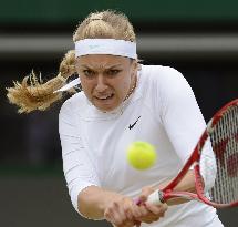 Lisicki beats Sharapova at Wimbledon