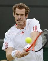 Murray advances to quarterfinals at Wimbledon