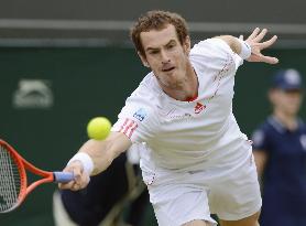 Murray advances to quarterfinals at Wimbledon