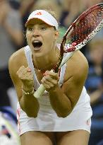 Kerber advances to semifinals at Wimbledon