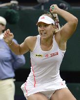 Kerber advances to semifinals at Wimbledon