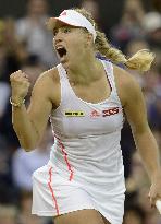 Kerber advances to semifinals at Wimbledon