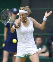 Azarenka defeated by Serena Williams at Wimbledon