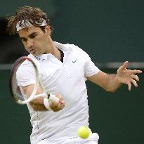 Federer advances to final at Wimbledon