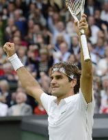 Federer advances to final at Wimbledon