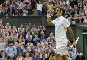 Federer advances to final at Wimbledon