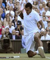 Tsonga defeated by Murray at Wimbledon
