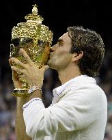 Federer wins men's singles at Wimbledon