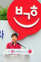 Park launches bid for presidency
