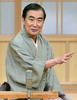 Rakugo artist Sanshi succeeds late master's name