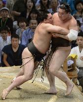 Harumafuji defeats Hakuho to win Nagoya basho