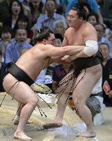 Harumafuji defeats Hakuho to win Nagoya basho