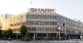Sharp expected to log 100 bil. yen net loss for April-June