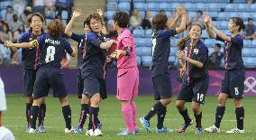 Japan beat Canada in Olympic women's soccer opener