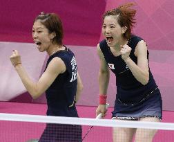 Japan makes winning start in women's badminton doubles