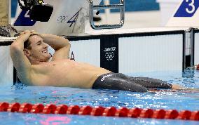 Van der Burgh wins Olympic 100m breaststroke