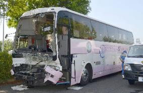 31 injured in bus-truck collision