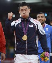 S. Korean Song wins gold in Olympic men's 90-kg judo