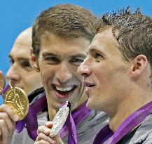 Phelps wins gold in Olympic men's 200m individual medley
