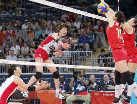 Japan reaches women's volleyball semis