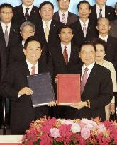 Taiwan, China sign investment, customs pacts