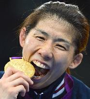 Yoshida snatches 3rd Olympic title in women's wrestling