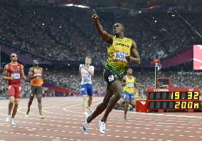 Bolt wins men's 200 meters