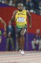 Bolt wins men's 200 meters