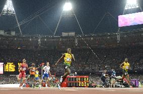 Bolt wins men's 200 meters