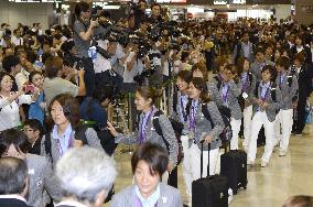 Nadeshiko return to Japan after winning silver