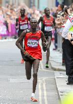 Uganda's Kiprotich wins men's marathon