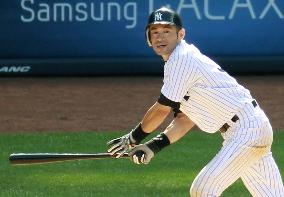 Ichiro gets 300th MLB double