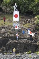 10 Japanese land on disputed Senkakus