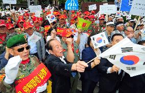 S. Korean protesters claim sovereignty over disputed islets