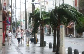 Powerful typhoon to rip through Okinawa