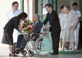 Prince Mikasa leaves hospital