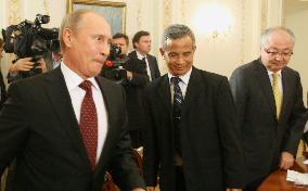 Putin meets APEC union leaders