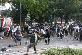 Muslims protesting U.S. film clash with police in Jakarta