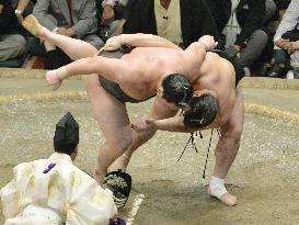Harumafuji wins autumn sumo championship