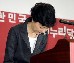 Park apologizes for suffering under father's rule