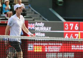 Murray stunned by Raonic