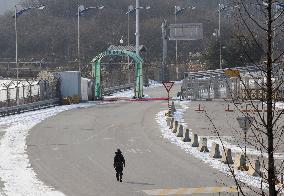 N. Korean soldier defects to South