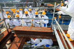 Noda visits Fukushima