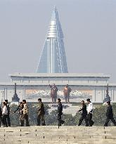 Kim statues in Pyongyang