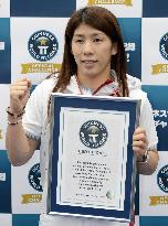 Yoshida with Guinness certificate