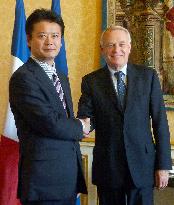 Japan foreign minister in France